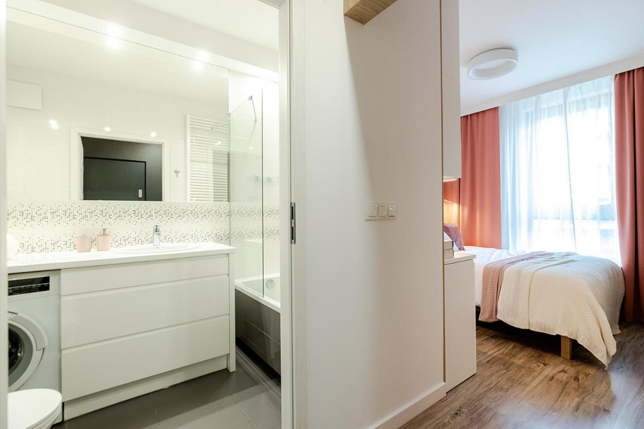 Studio Wola Apartament Kasprzaka - Wifi + Smart Tv Varsovia Exterior foto