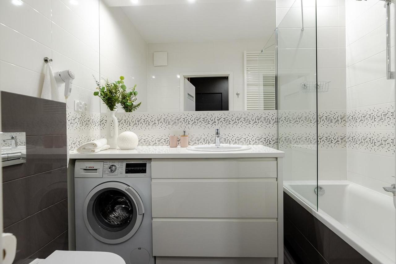 Studio Wola Apartament Kasprzaka - Wifi + Smart Tv Varsovia Exterior foto